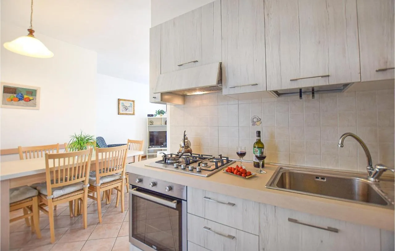 3 Bedroom Cozy Home In מסרוסה