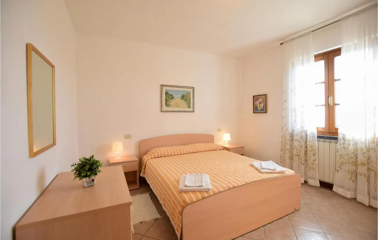 בית נופש 3 Bedroom Cozy Home In מסרוסה איטליה