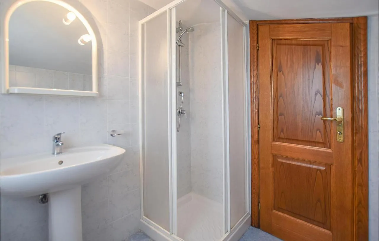 בית נופש 3 Bedroom Cozy Home In מסרוסה
